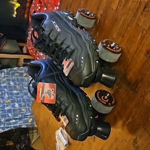 Sketchers 4 wheelers size mens 8.5, black